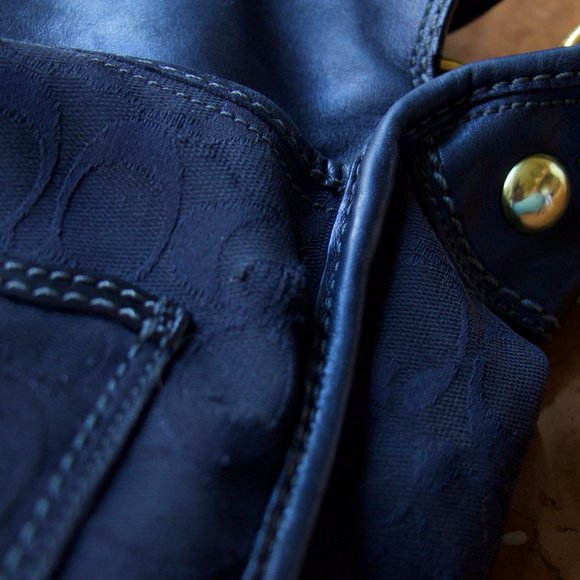 Black Coach Shoulder Bag - Picture 4 of 6